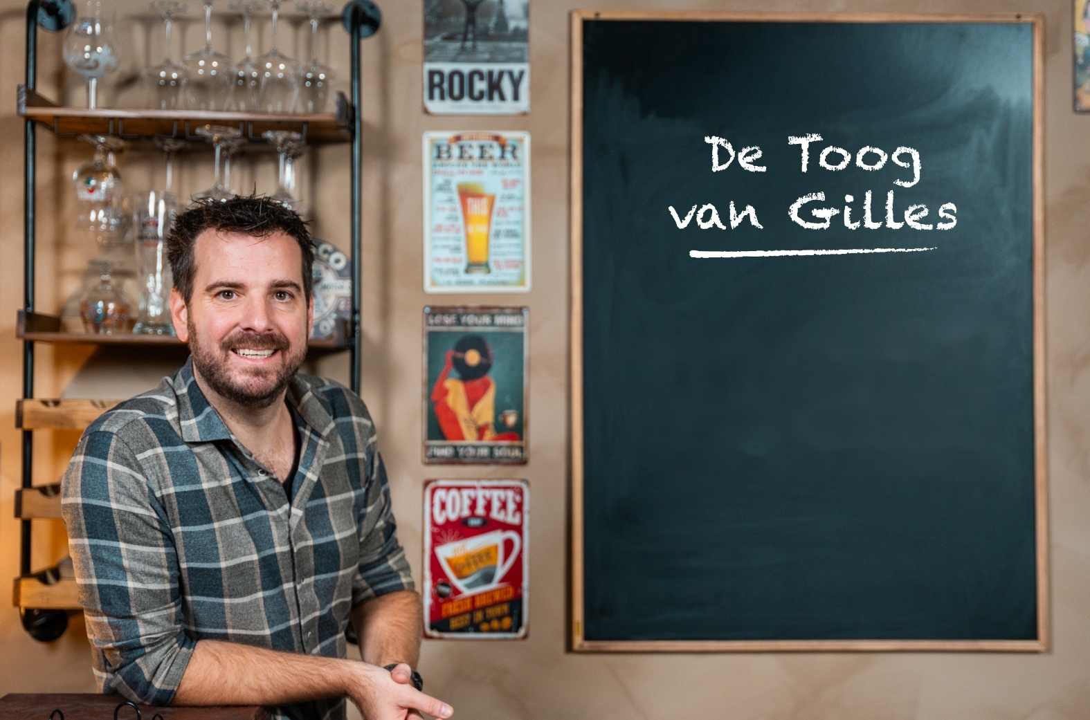 Gilles Tack aan de toog